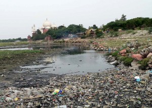 river-yamuna-full-of-plastic-bags river-yamuna-full-of-plastic-bags